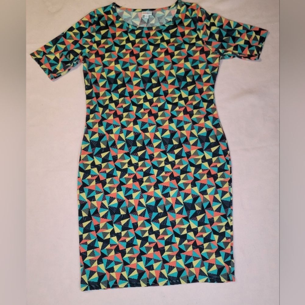 0845. EUC ~ LuLaRoe ~ Curve Hugging Dress ~ Size XL